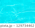 爽やかなブルーの水面 129734462