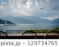 海の見えるカフェ店内からの景色 129734765