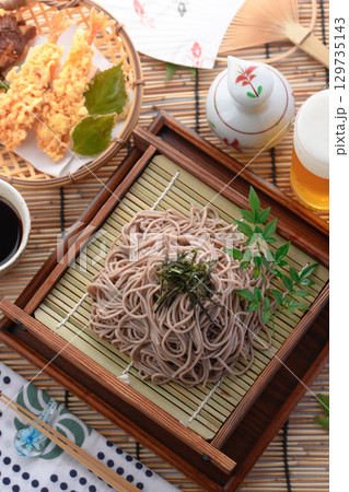 天ざる蕎麦と冷たいビール 夏の和食ランチ 天ぷら付きざるそば 広告・メニュー・飲食店用 天ざる蕎麦と冷たいビール 夏の和食ランチ 天ぷら付きざるそば 広告・メニュー・飲食店用 129735143