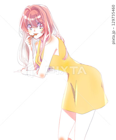 口紅を塗っている女性　笑顔 129735460