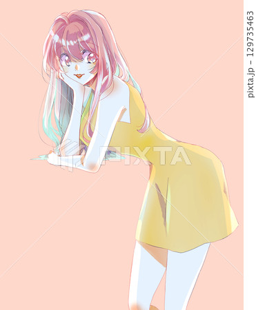 頬杖をつくセクシーな女性　笑顔　逆光 129735463