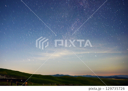 早朝の星空　西空 129735726