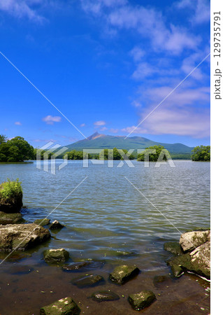大沼と駒ヶ岳・大沼国定公園(北海道・七飯町) 大沼と駒ヶ岳・大沼国定公園(北海道・七飯町) 129735791