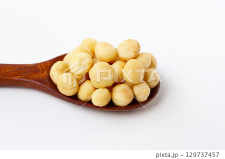 Deliciously salted roasted macadamia nuts 129737457