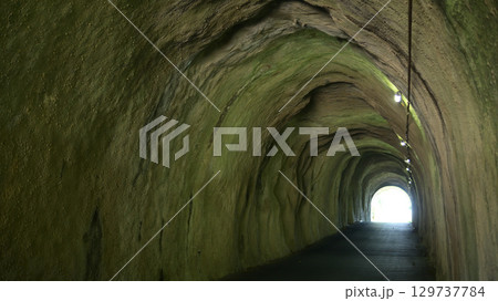 素掘りのトンネル 129737784