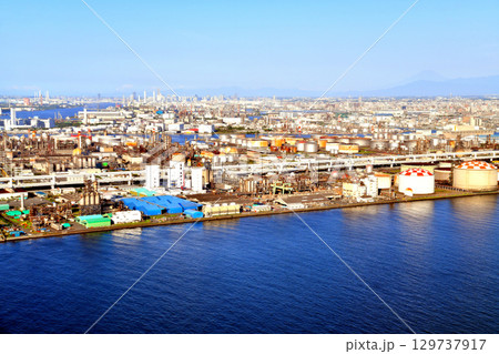 京浜工業地帯(浮島)周辺、横浜みなとみらい方面を望む(神奈川県川崎市)【2025.7】 129737917