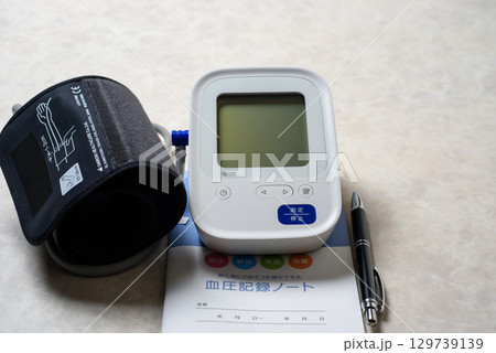 健康管理に欠かせない家庭用血圧計 129739139