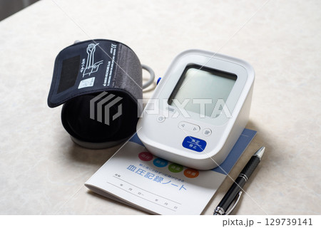 健康管理に欠かせない家庭用血圧計 129739141
