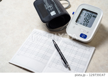 健康管理に欠かせない家庭用血圧計 129739147