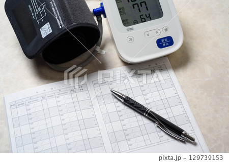 健康管理に欠かせない家庭用血圧計 129739153