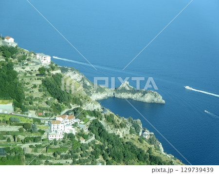 世界的にも名高い世界を魅了するアマルフィの海岸線 自然・癒しのテーマの幅広い用途 商用デザイン素材 世界的にも名高い世界を魅了するアマルフィの海岸線 自然・癒しのテーマの幅広い用途 商用デザイン素材 129739439