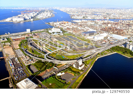 京浜工業地帯(浮島)周辺、横浜みなとみらい方面を望む(神奈川県川崎市)【2025.7】 京浜工業地帯(浮島)周辺、横浜みなとみらい方面を望む(神奈川県川崎市)【2025.7】 129740550