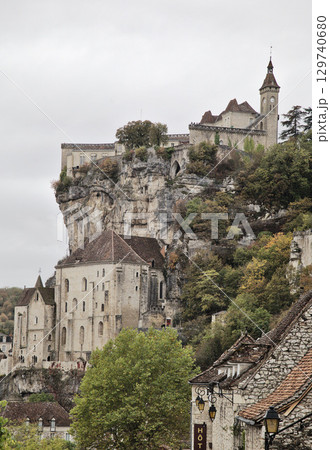 Historic buildings of Rocamadour perched on cliffs, Occitan, France Historic buildings of Rocamadour perched on cliffs, Occitan, France 129740680
