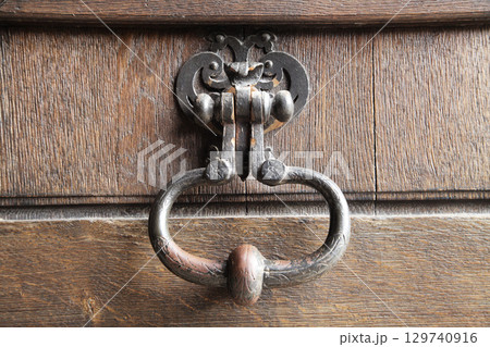 Exploring intricate architecture detail of Chamborg castle's historic door knocker in France 129740916