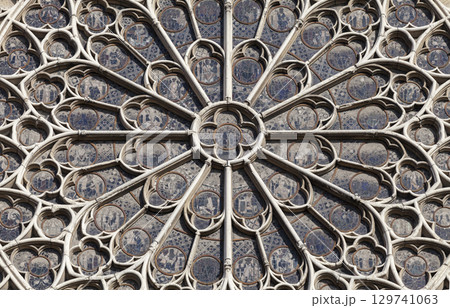 PARIS - OCTOBER 25, 2016: South rose window of Notre Dame cathedral 129741063