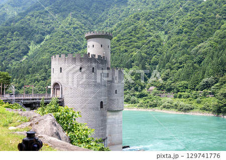 黒部川と新柳河原発電所 129741776