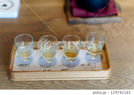 お出汁　おだし　ダシ 129742183