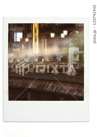 京都　鴨川　三条大橋　ポラ風 129742442