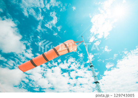 気持ち良い風と青空,A pleasant breeze and blue skies 129743005