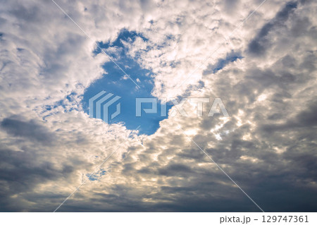 日本の横浜都市景観 終戦記念日の空…80回目…戦争の惨禍、繰り返さない…コロナ“戦争”…＝8月15日 129747361