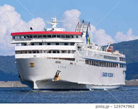 両津港に入港するときわ丸 両津港に入港するときわ丸 129747962