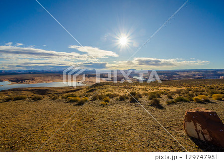 アメリカ、2月早朝ののユタ州のレイクパウエル 129747981