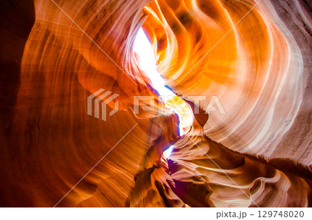 アメリカ・アリゾナ州のロウワー・アンテロープ・キャニオン 129748020