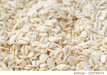 押し麦のクローズアップ 押し麦のクローズアップ 129748515