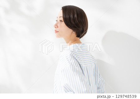 女性 笑顔 女性 笑顔 129748539