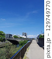 夏空の遊歩道 129749770