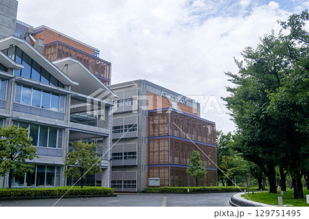 政策研究大学院大学の校舎(東京都港区六本木) 政策研究大学院大学の校舎(東京都港区六本木) 129751495