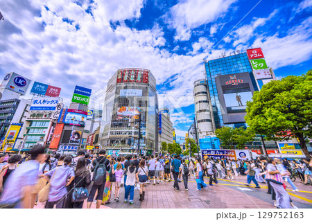 日本の東京都市景観 終戦記念日の空…80回目…戦争の惨禍、繰り返さない…コロナ“戦争”＝15日、渋谷 129752163