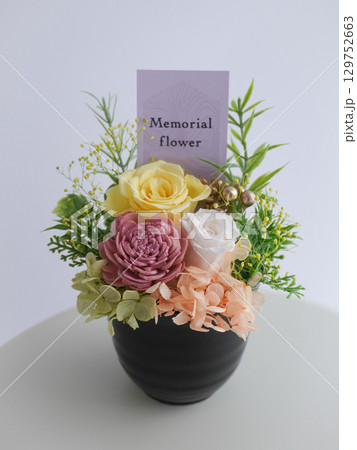 御供のプリザーブドフラワーアレンジメント 129752663