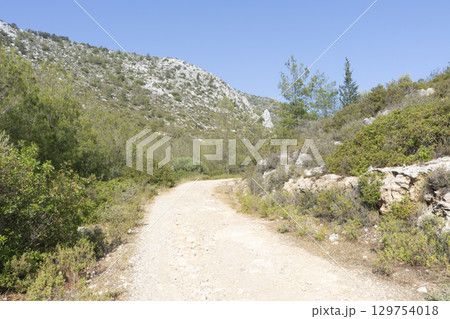 北キプロス・トルコ共和国のベッラパイスのハイキングコースの写真 北キプロス・トルコ共和国のベッラパイスのハイキングコースの写真 129754018