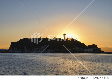 【藤沢市】江の島の夕暮れ 【藤沢市】江の島の夕暮れ 129754100