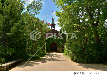 石造りの洋館建築（正面） 129754102