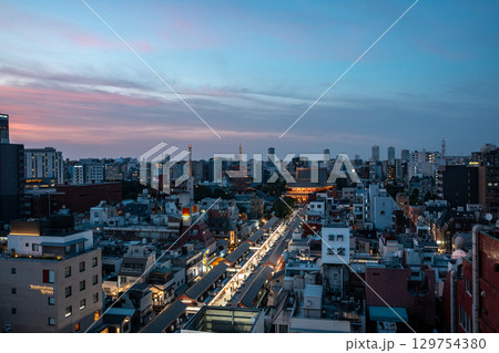 [東京都]浅草寺・仲見世通りの夜景 129754380
