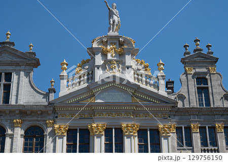 快晴のグランプラス・ギルドハウス／ブリュッセル，ベルギー 129756150