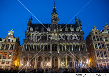 グランプラスのナイトビュー・王の家／ブリュッセル，ベルギー 129756323