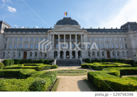 快晴のベルギー王宮／ブリュッセル，ベルギー 129756396