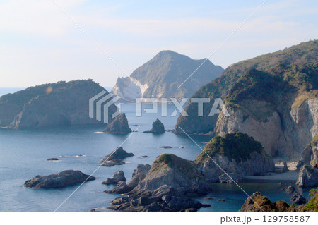奥石廊崎あいあい岬の断崖絶壁風景 129758587