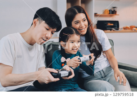 Family spends their free time together 129759518