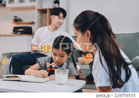 Family spends their free time together 129759535