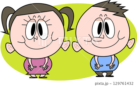 太めの男の子女の子笑顔 129761432