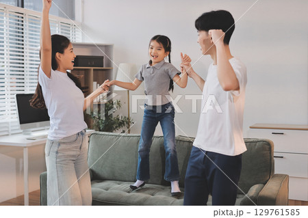 Family spends their free time together 129761585