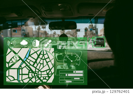 自動運転機能を実装したスマートカーのイメージ素材 自動運転機能を実装したスマートカーのイメージ素材 129762401