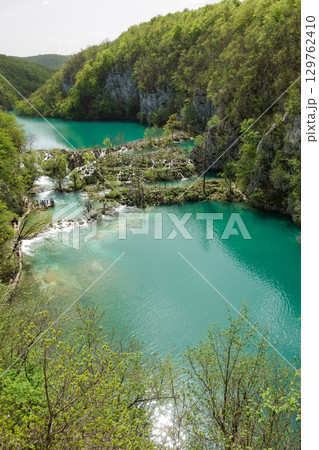 beautiful pool and cascades at Plitvice Lakes National Park, in Croatia 129762410