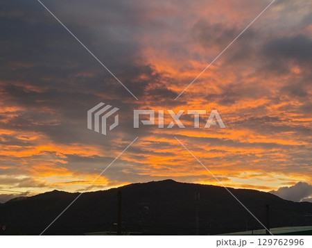 真っ赤な夕焼け 129762996