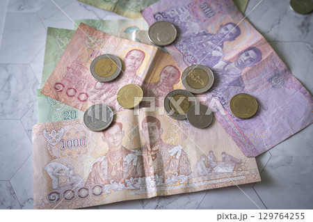 タイの通貨 バーツ 129764255
