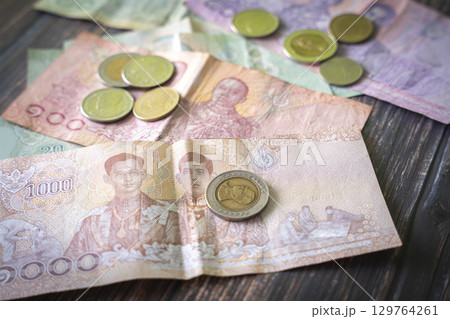 タイの通貨 バーツ 129764261